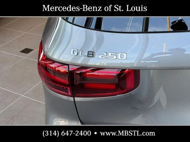 New 2026 Mountain Grey Metallic Mercedes-Benz GLB 250 image 4