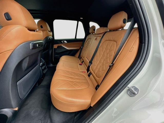 Used 2024 White BMW sDrive40i image 26