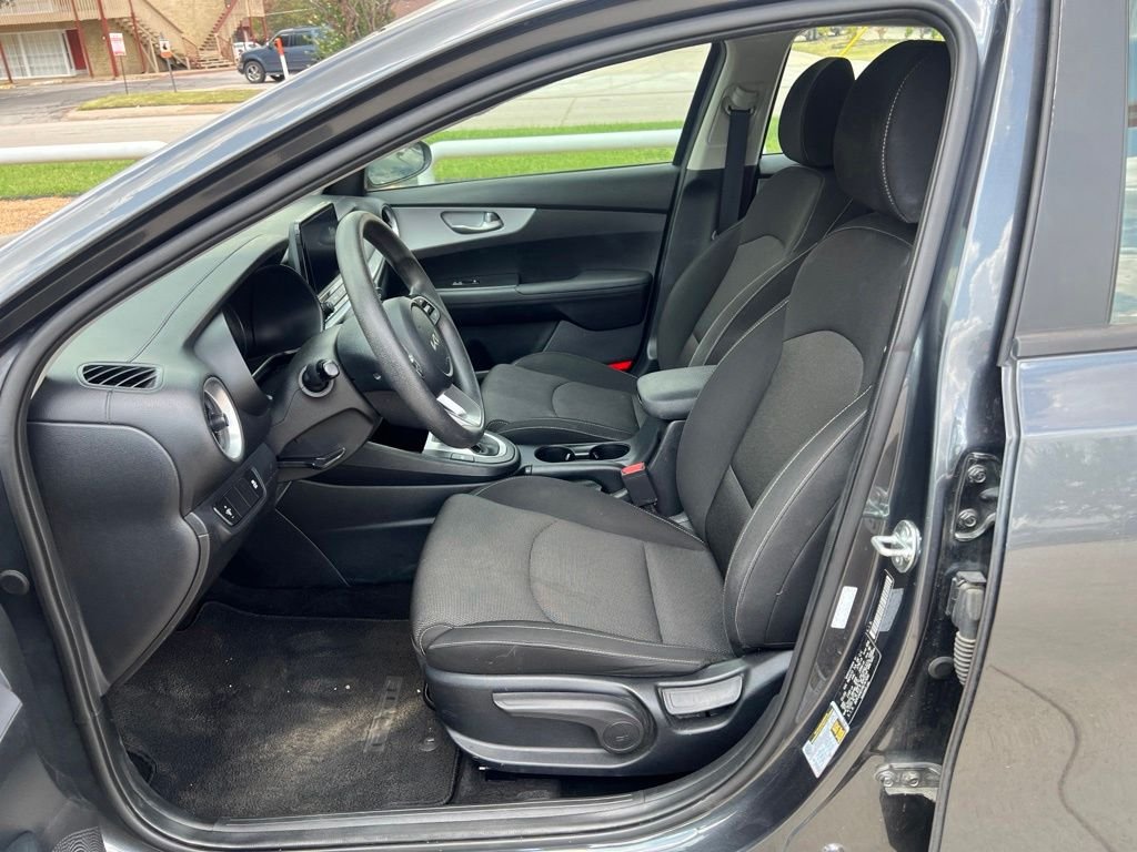 Used 2024 Gray Kia LXS image 5