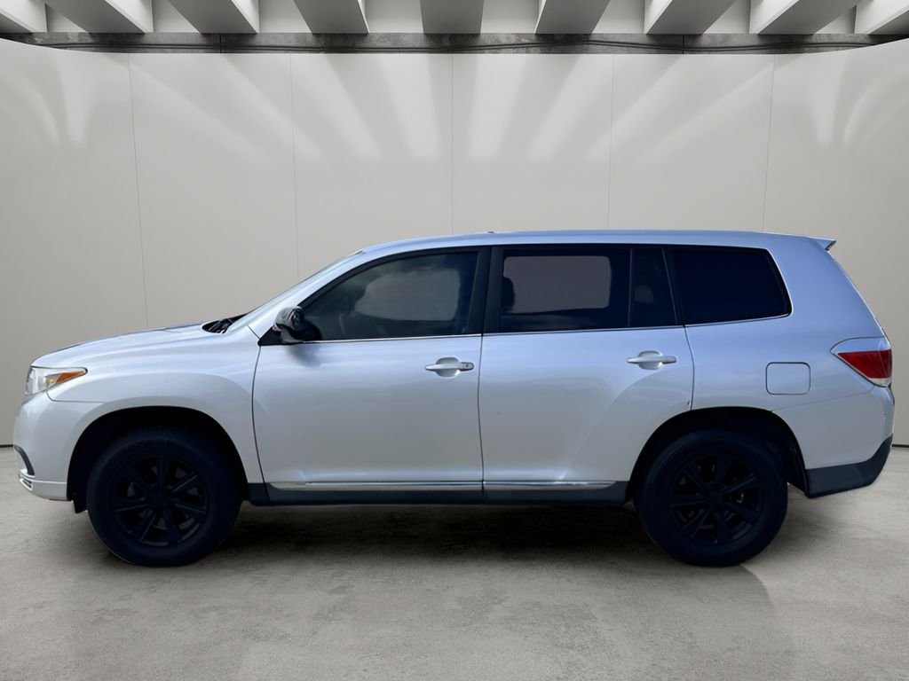 Used 2013 Classic Silver Metallic Toyota  image 2