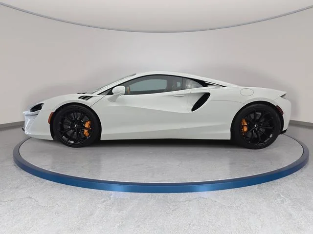 Used 2023  McLaren TechLux image 8