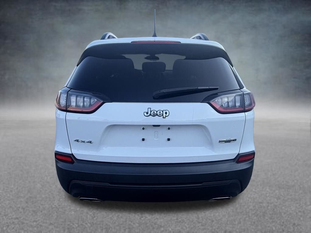 Used 2022 Bright White Clearcoat Jeep Latitude Lux image 4