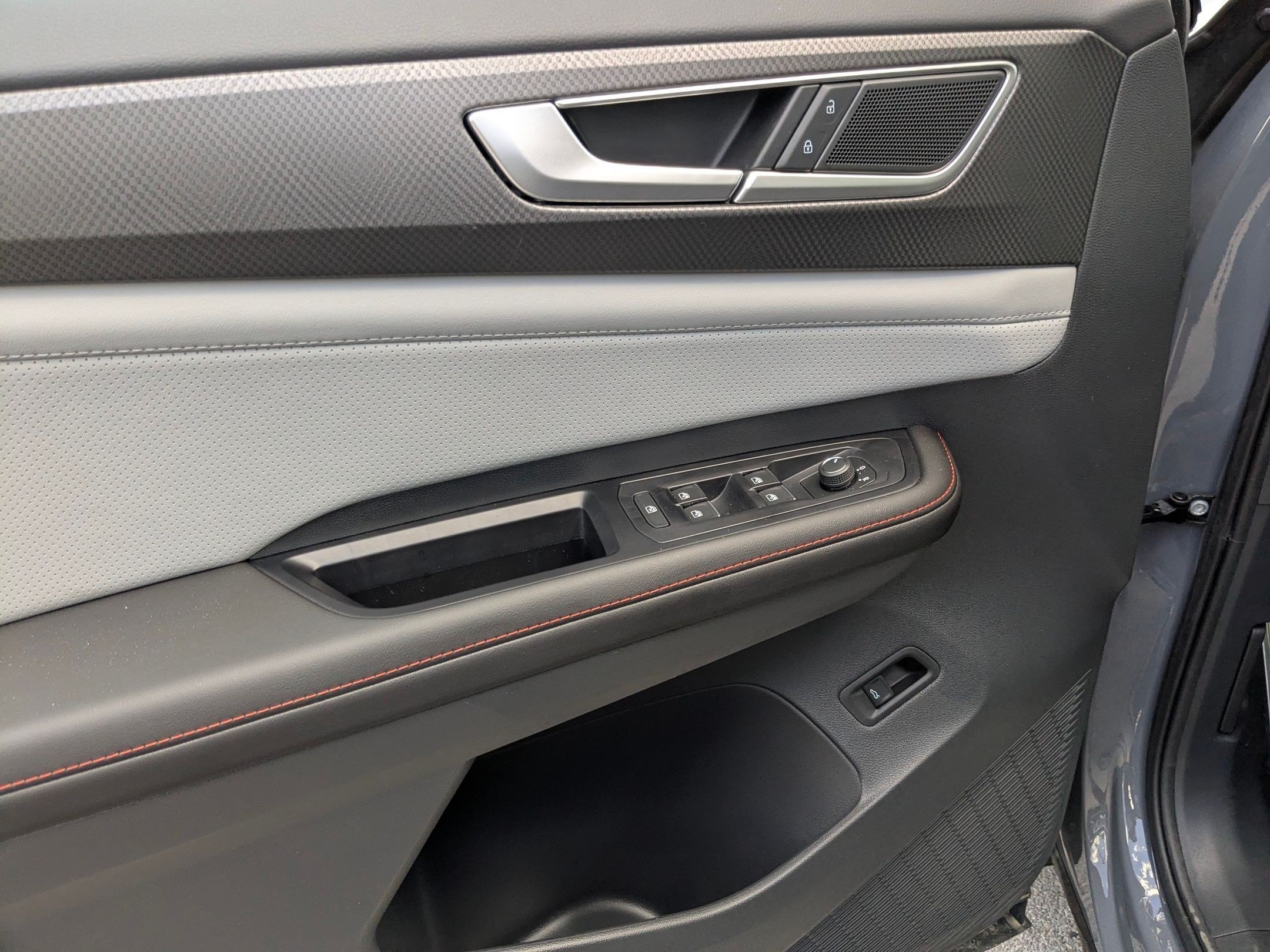 New 2026 Pure Gray Metallic Volkswagen 2.0T Peak Edition image 7