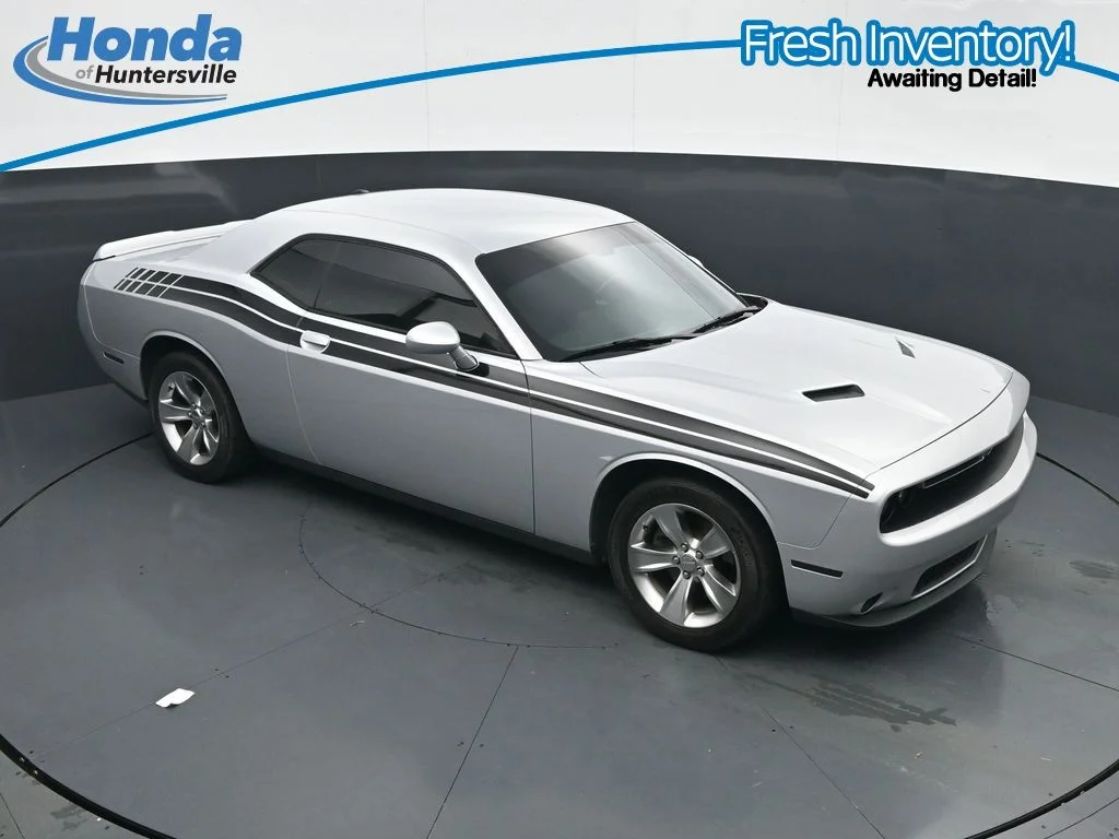 Used 2021 Triple Nickel Clearcoat Dodge SXT image 16
