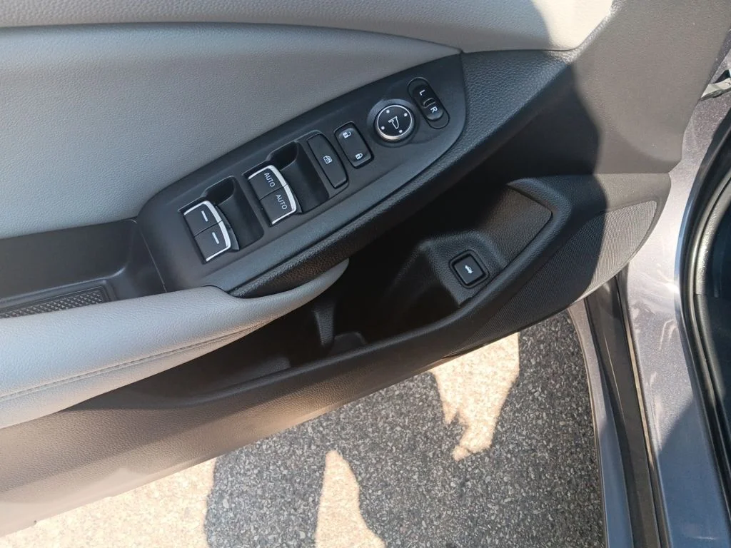 Used 2019 Modern Steel Metallic Honda LX image 12