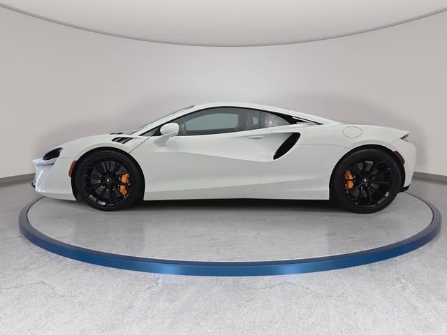 Used 2023 White McLaren TechLux image 8