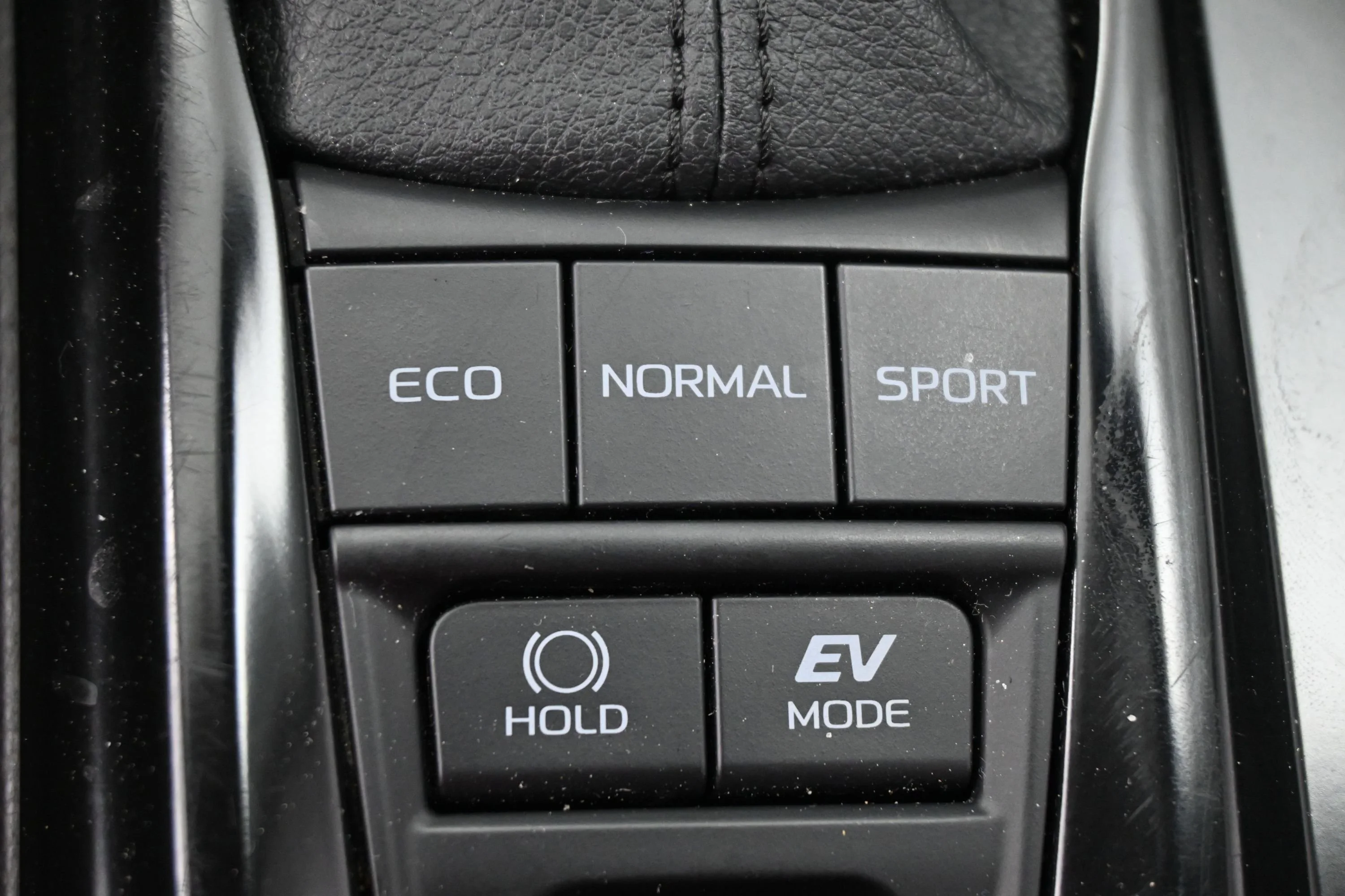 Used 2025 Ice Toyota LE image 17