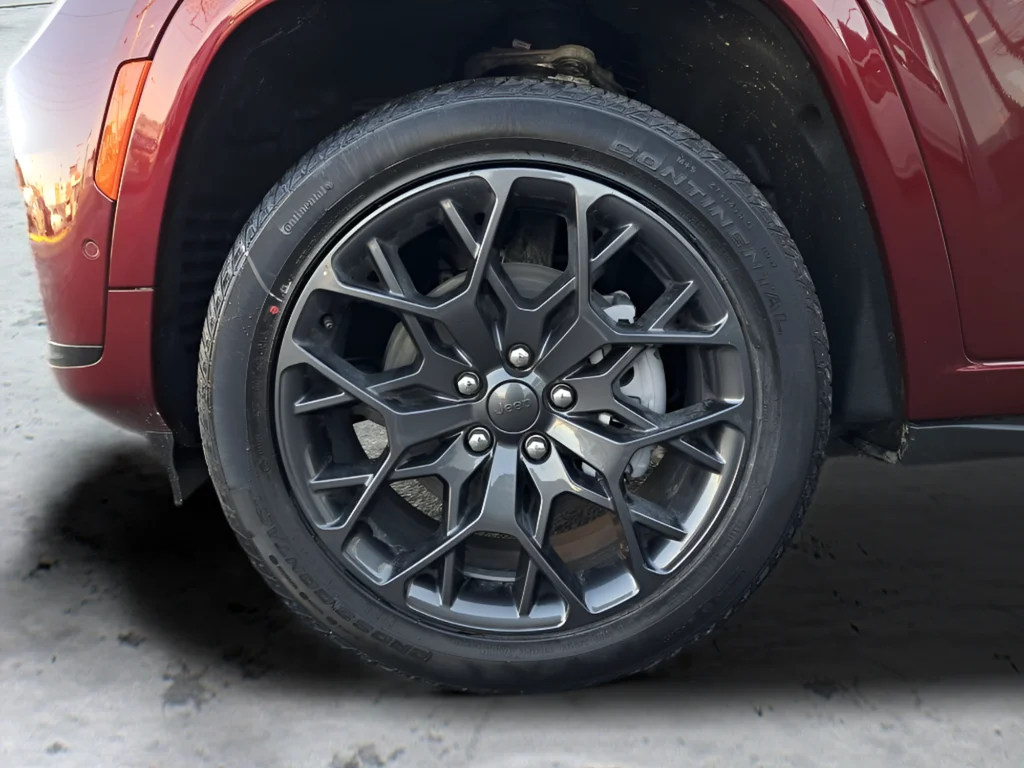 New 2025 Velvet Red Pearl-Coat Exterior Paint Jeep Summit image 28