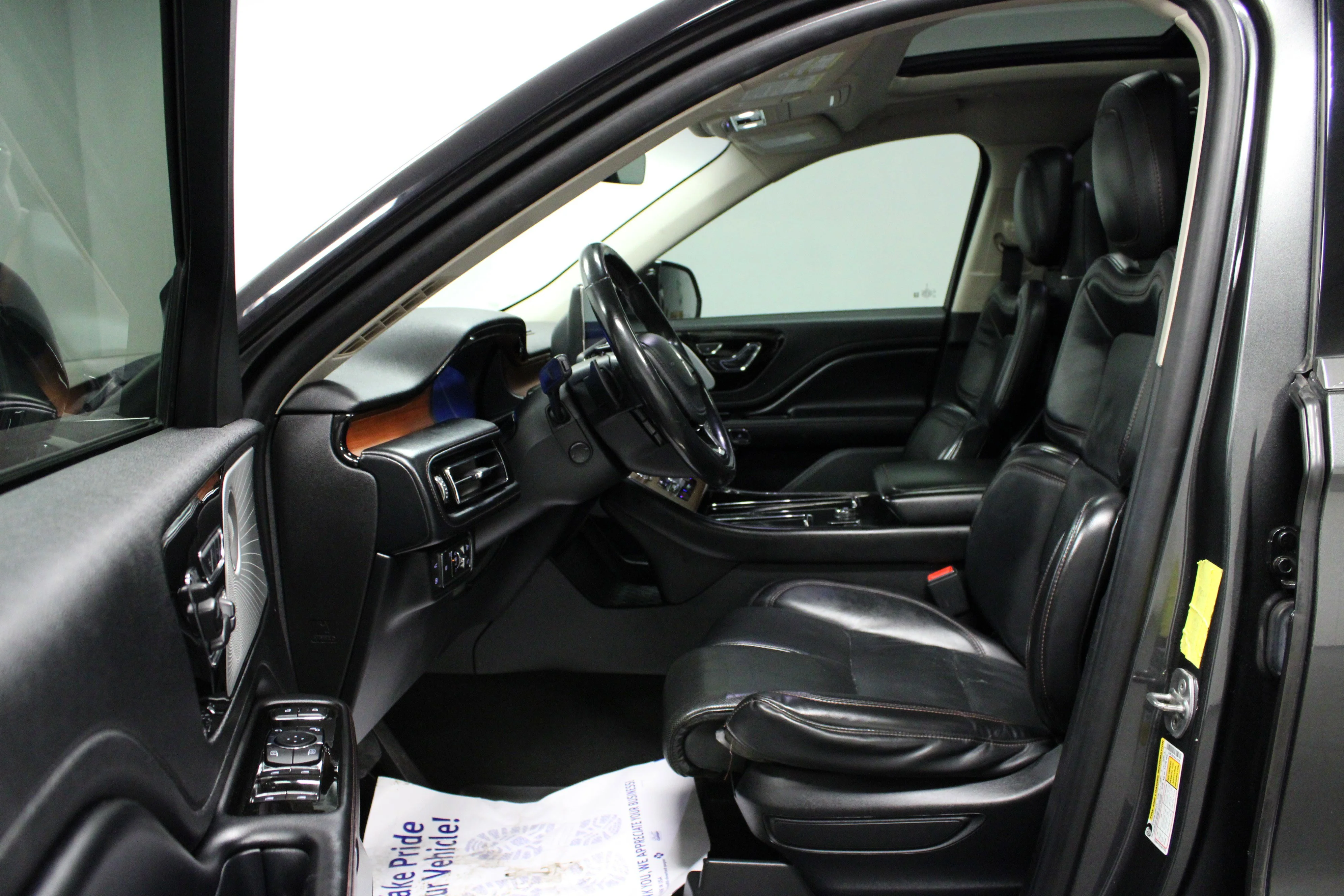 Used 2020 Magnetic Gray Lincoln Grand Touring image 12