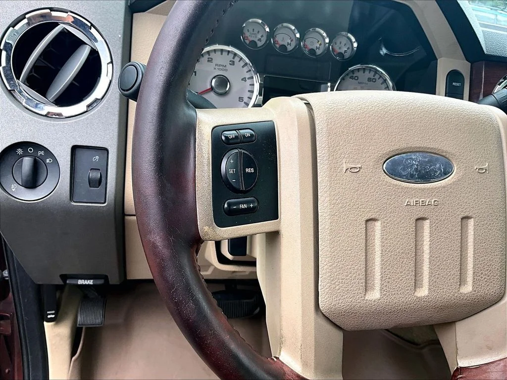 Used 2008 Red Ford  image 19