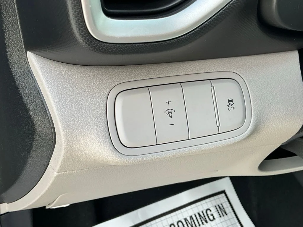 Used 2025 Blue Hyundai SEL image 31