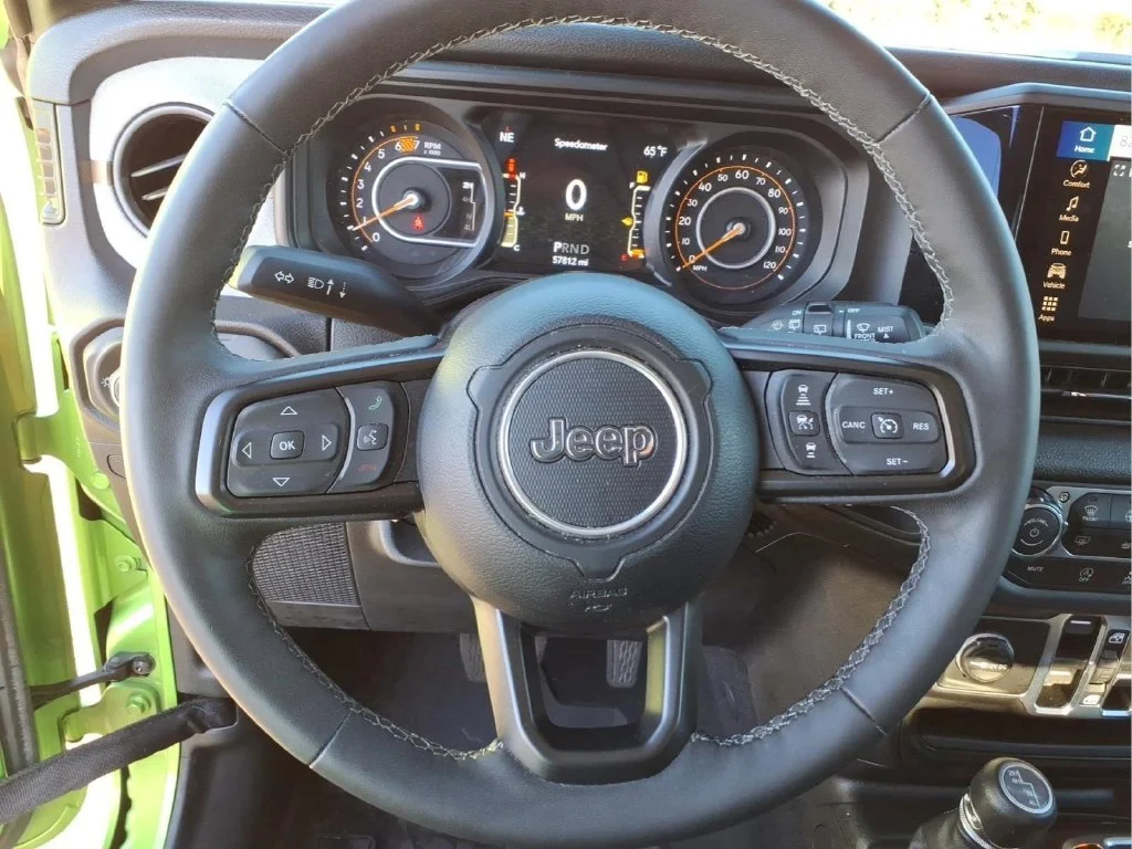 Used 2025 Green Jeep Sport S image 21