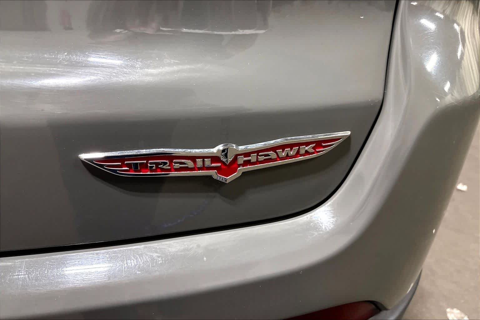 Used 2020 Sting-Gray Clearcoat Jeep Trailhawk image 9