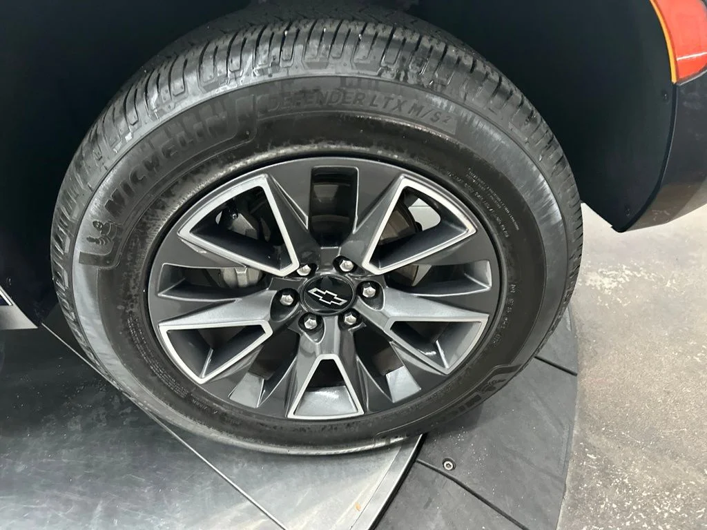 Used 2023 Blue Chevrolet Z71 image 9