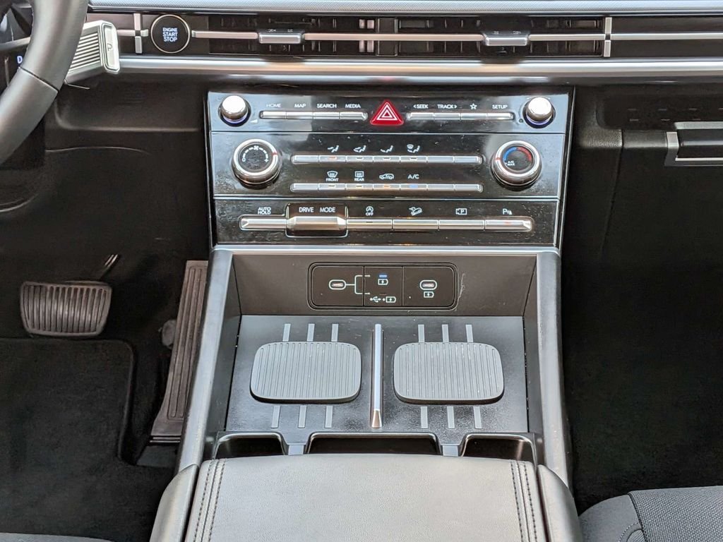 Used 2025 Gray Hyundai SE image 21