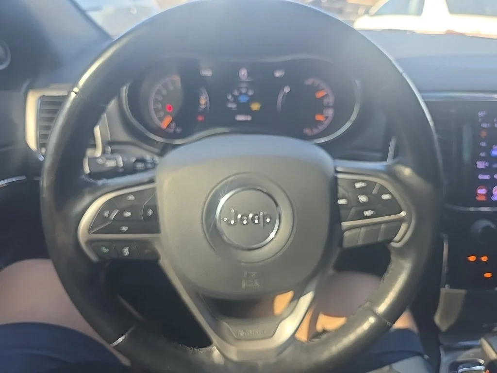 Used 2020 Silver Jeep Limited image 14