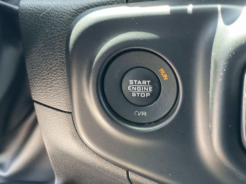 Used 2022 White Jeep Sport image 19