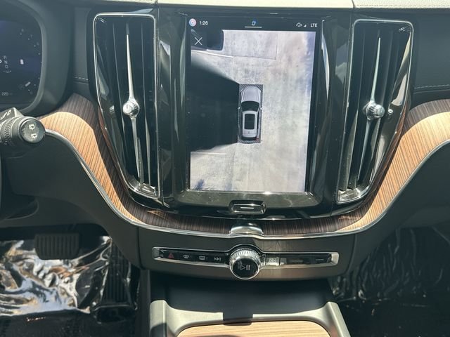 Used 2024  Volvo B5 Ultimate Dark Theme image 17
