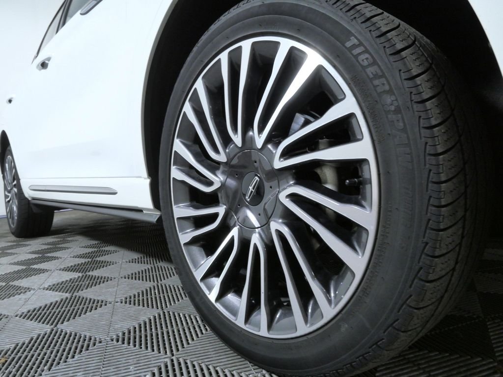Certified Used 2022 White Lincoln Standard image 2