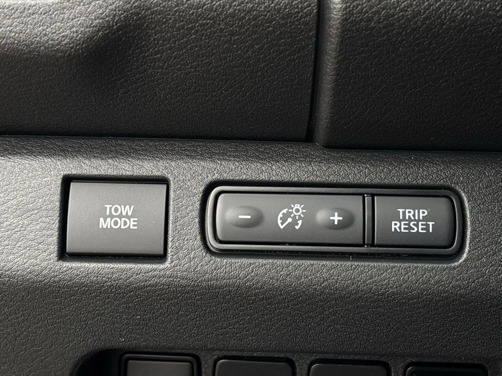New 2026 Boulder Gray Pearl Nissan Crew Cab SV image 20