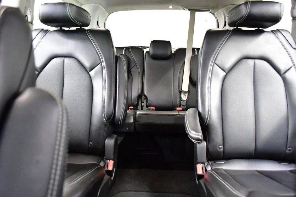 Used 2024 Black Chrysler Touring L image 13