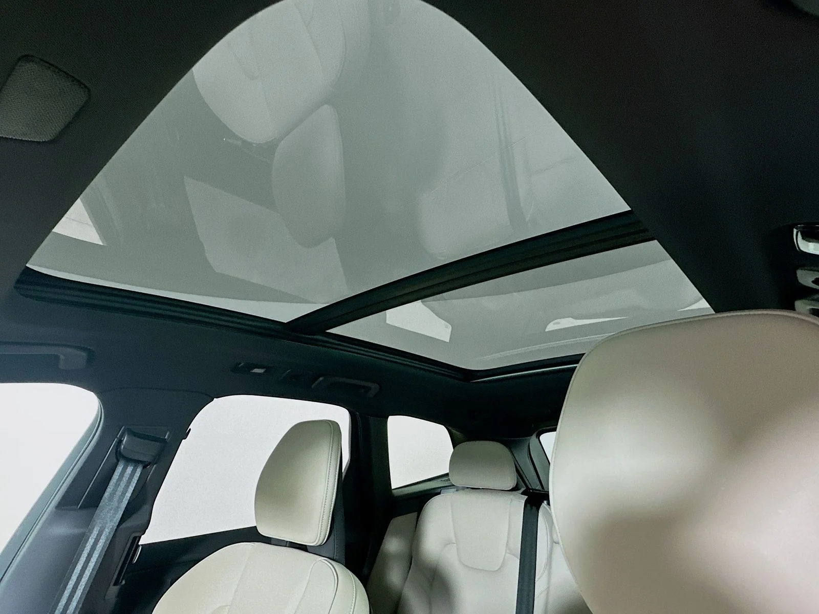 2026 Volvo XC60 Plus - Photo 30