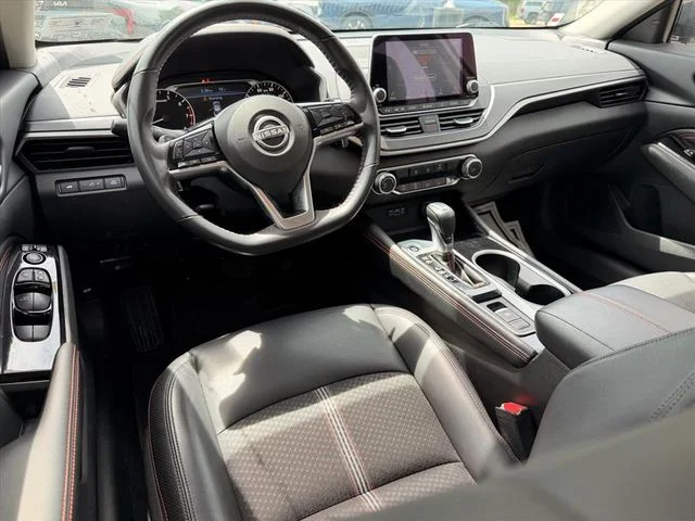 Used 2023 White Nissan 2.5 SR image 7