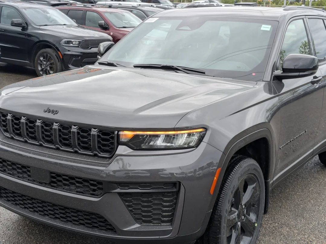 New 2026 Grey Jeep Altitude - - 4x4 - Power Sunroof - Trailer Tow Pkg - 20 Black Wheels - Remote Start & More! image 10