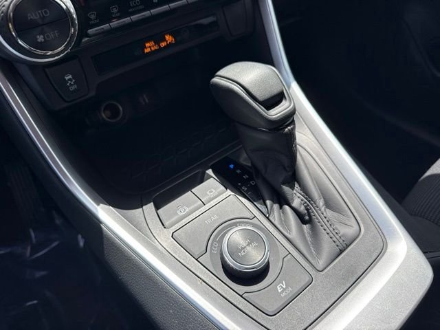 2025 Toyota RAV4 LE - Photo 6