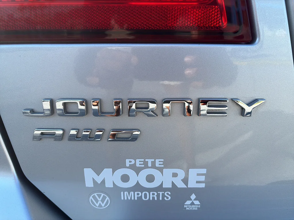Used 2012 Bright Silver Metallic Clear Coat Dodge  image 12