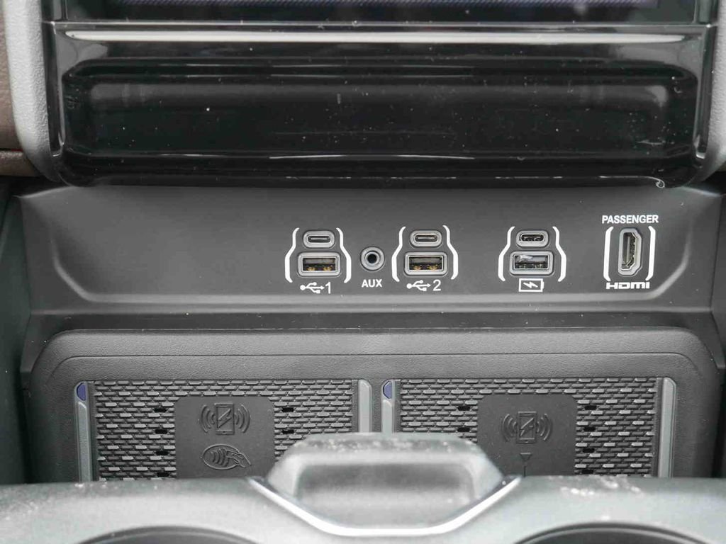 New 2026 Bright White Clear-Coat Exterior Paint RAM LARAMIE image 7