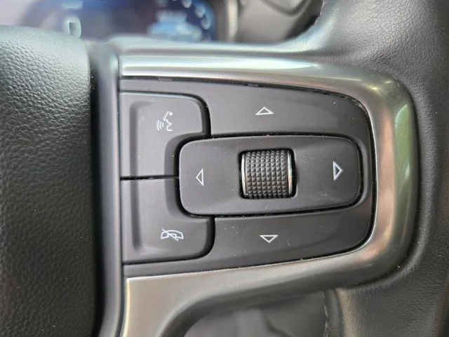 Used 2023 White Chevrolet LT image 33