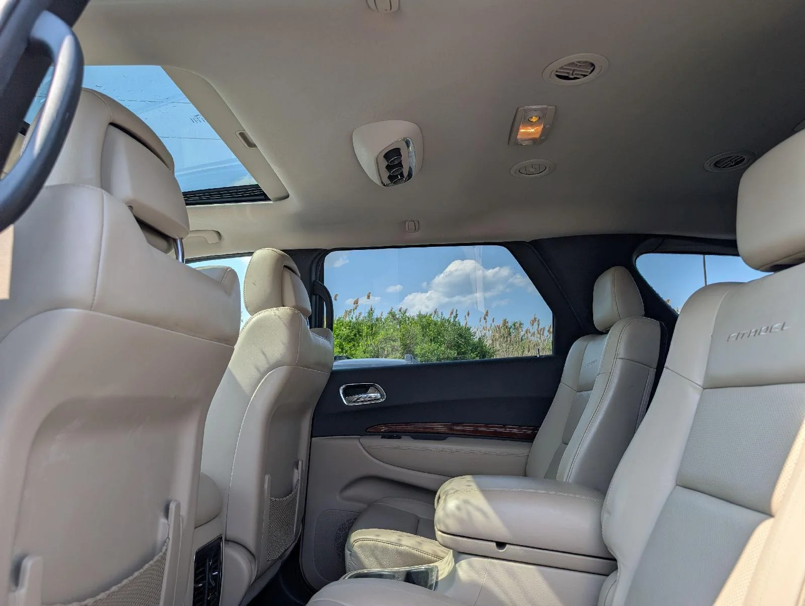 Used 2016 Luxury Brown Pearlcoat Dodge Citadel image 9