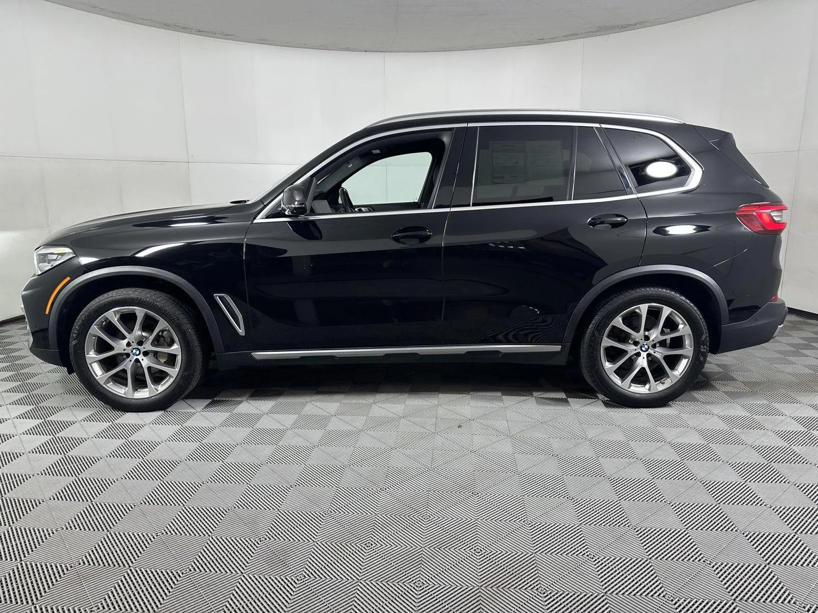 Used 2020 Jet Black BMW xDrive40i image 8