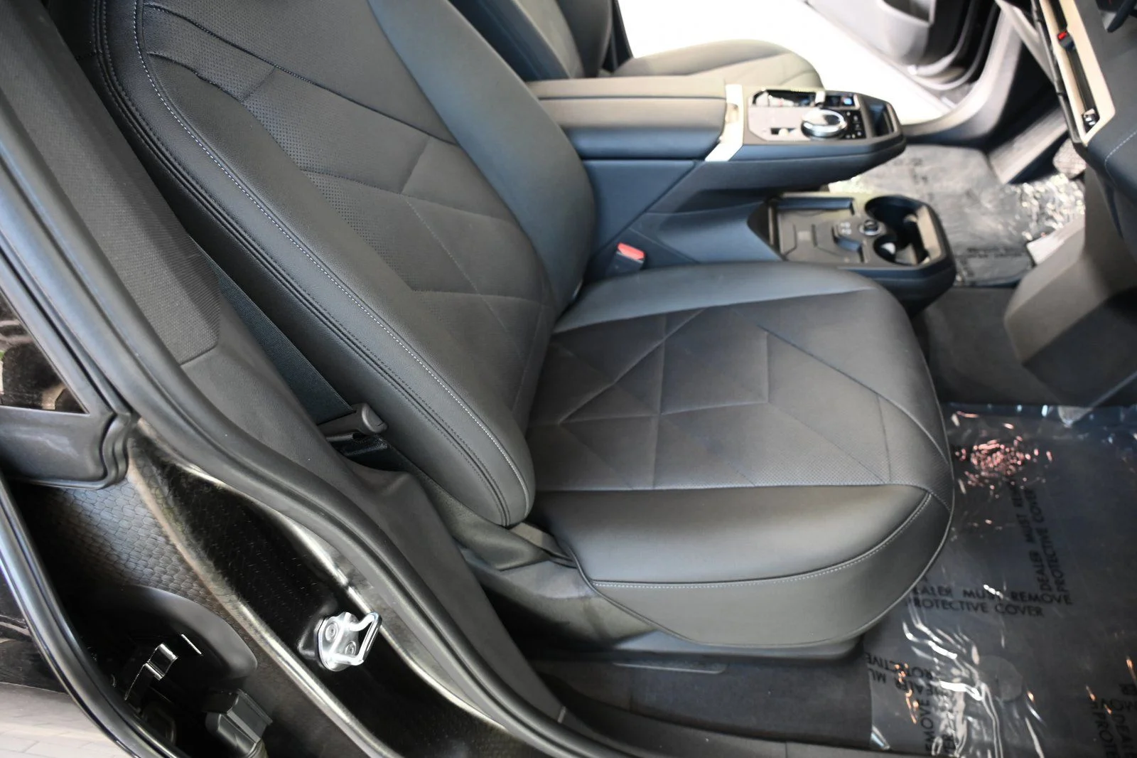 Used 2024 Black Sapphire Metallic BMW xDrive50 image 19