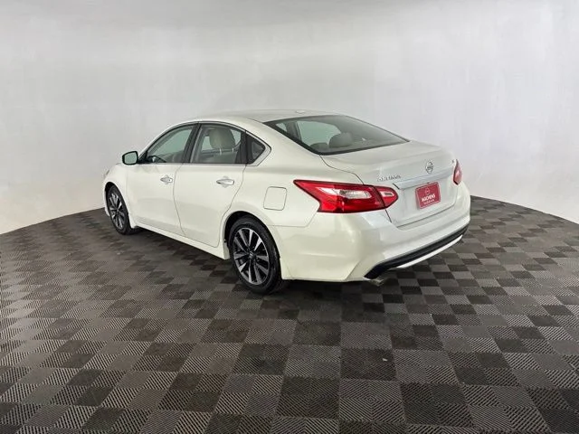Used 2016 White Nissan 2.5 SL image 7