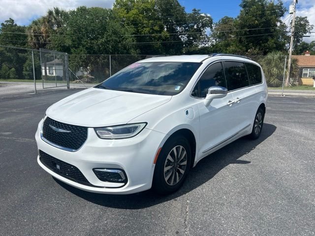 Used 2021 White Chrysler Limited image 1