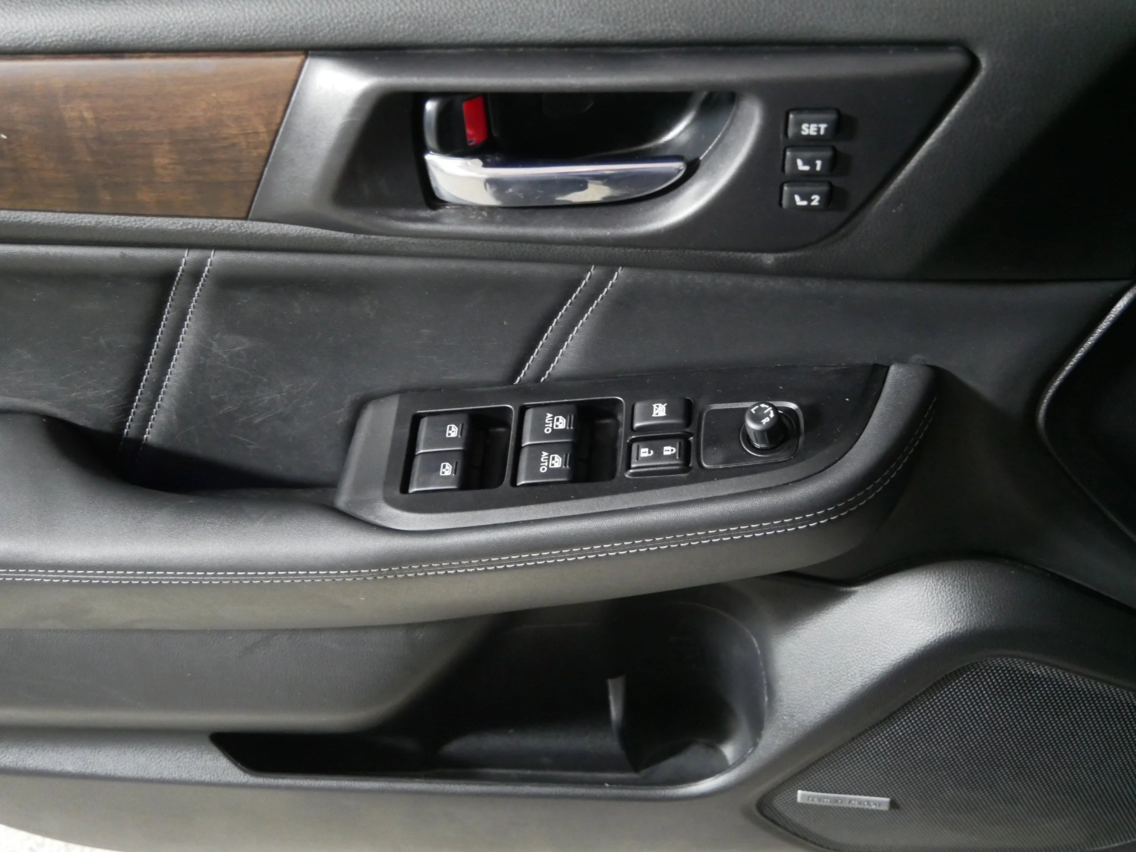 Used 2019 Magnetite Gray Metallic Subaru Limited image 19