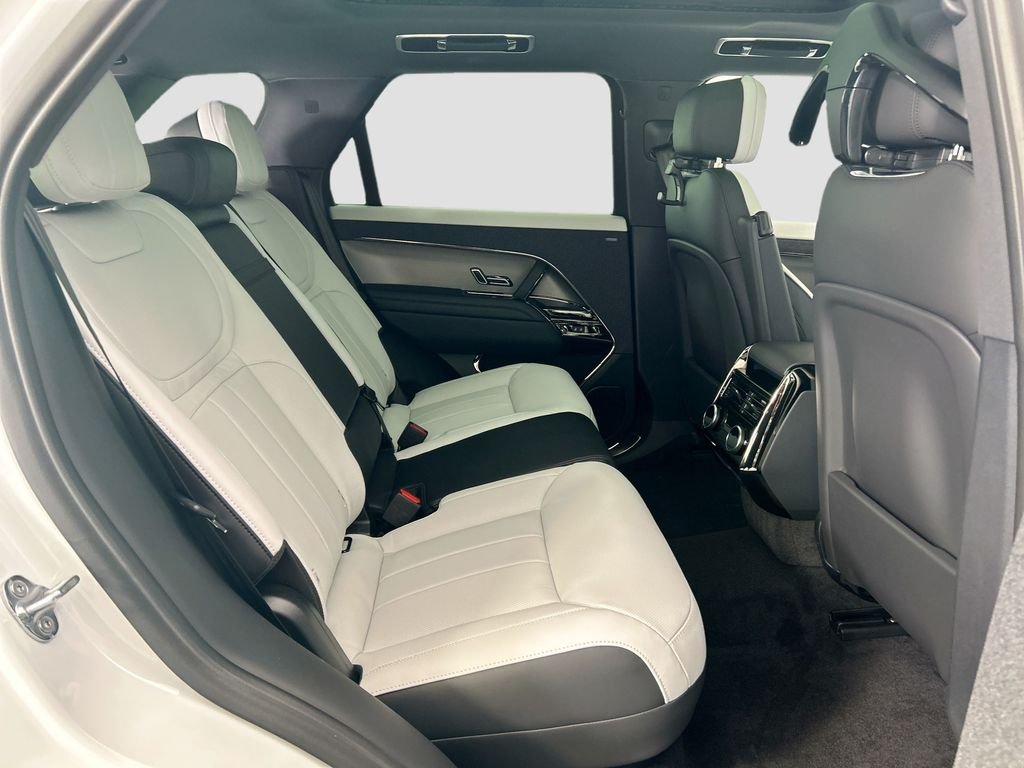 New 2026 Fuji White Land Rover Dynamic SE image 21