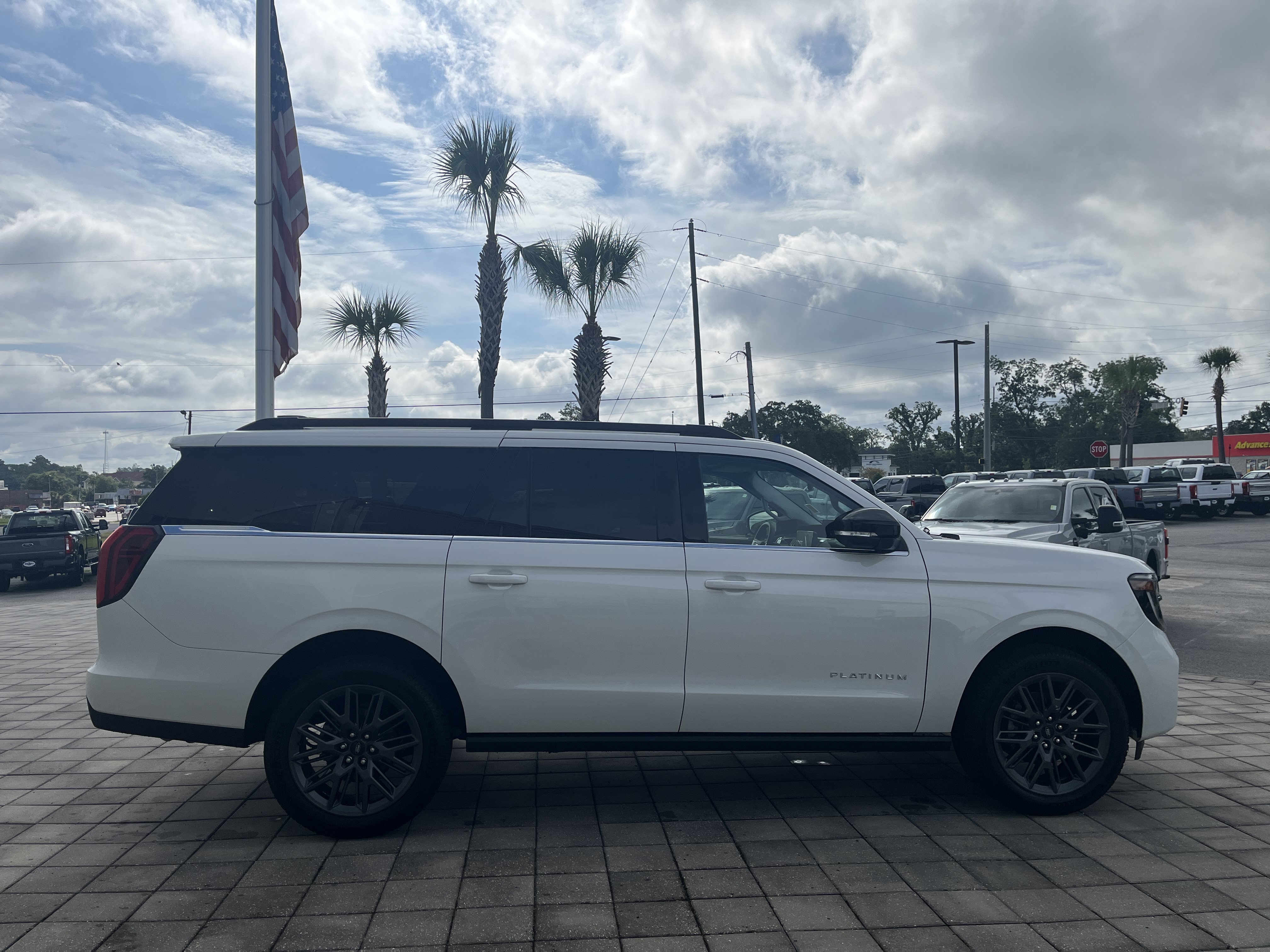 New 2027 Star White Metallic Tri-Coat Ford Platinum image 7