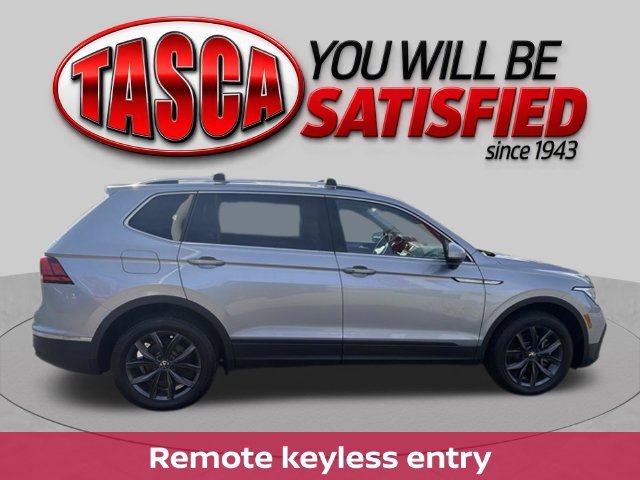 Used 2024 Silver Volkswagen 2.0T SE image 4