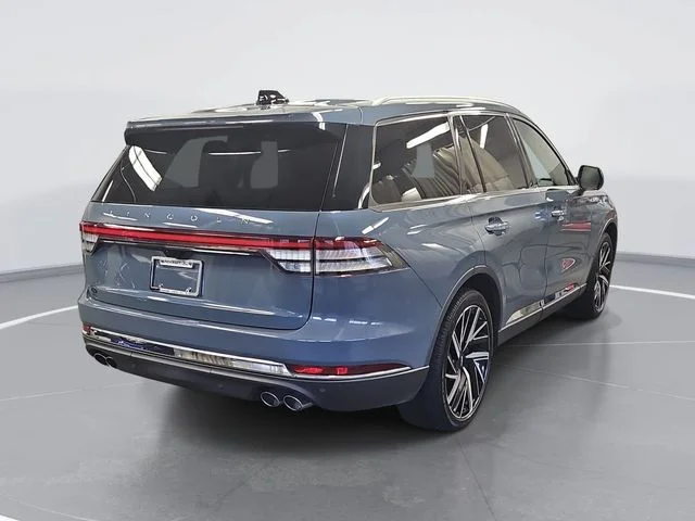 Used 2025 Blue Lincoln Reserve image 3