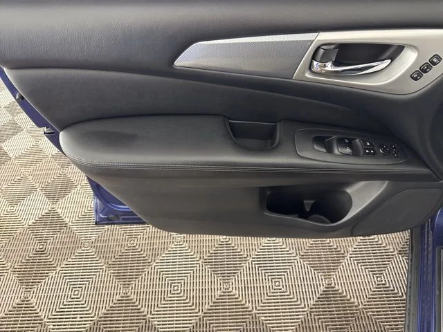 Used 2017 Blue Nissan SL image 22