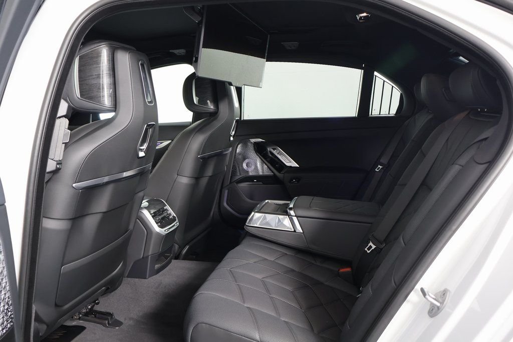 2026 BMW i7 M70 - Photo 6