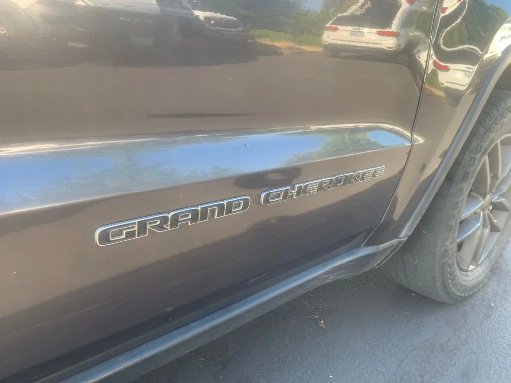 Used 2017 Billet Silver Metallic Clearcoat Jeep Limited image 6