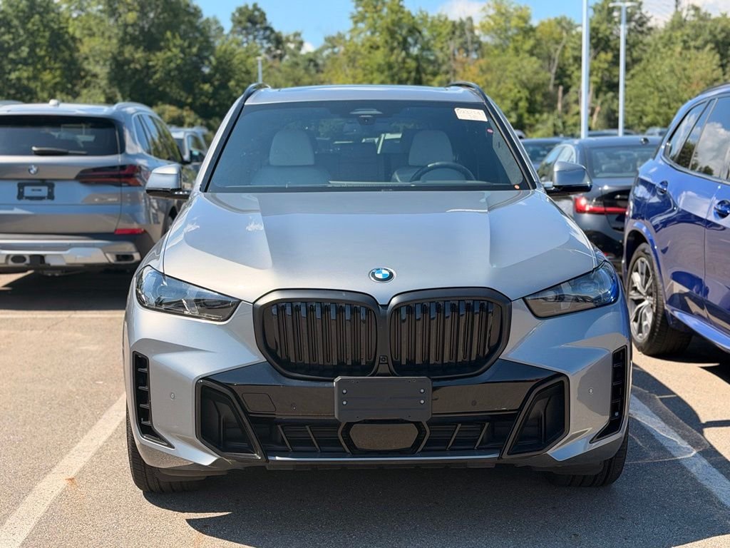 Used 2026 Skyscraper Grey Metallic BMW xDrive40i image 2