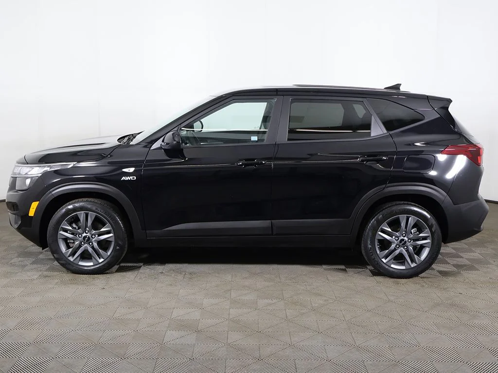 Used 2023 Black Kia LX image 15