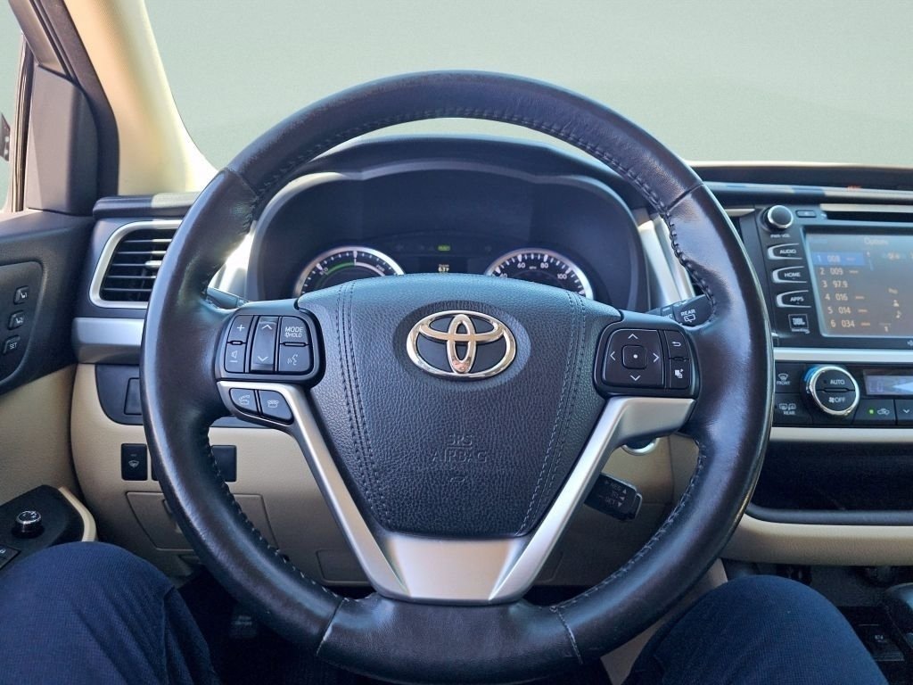 Used 2015 Mica Toyota Limited Platinum image 33
