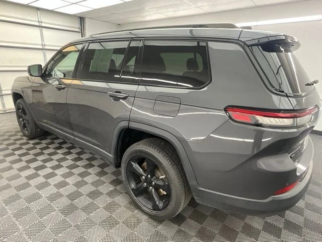Used 2023 Gray Jeep Altitude image 21