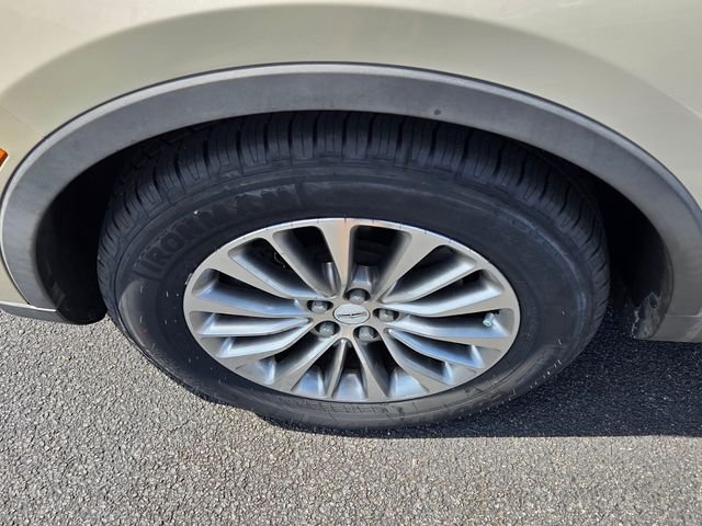 Used 2016 Platinum Lincoln Select image 10